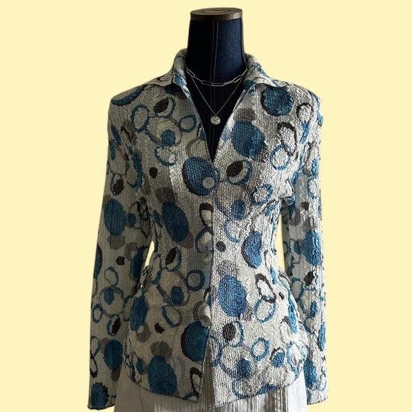 Patterned Blouse - Picture 3 of 9